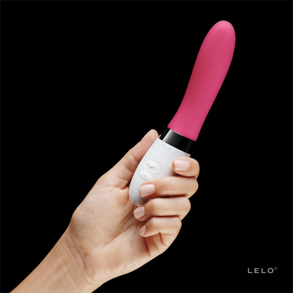 LELO-Liv-2-vibromasseur-pour-point-G-rose-en-main