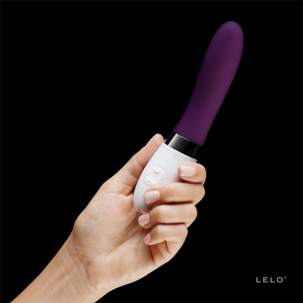 LELO-Liv-2-vibromasseur-pour-point-G-violet-en-main