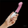 Lelo gigi 2 vibromasseur rose prise en main Lelo-gigi-2-vibromasseur-rose-prise-en-main