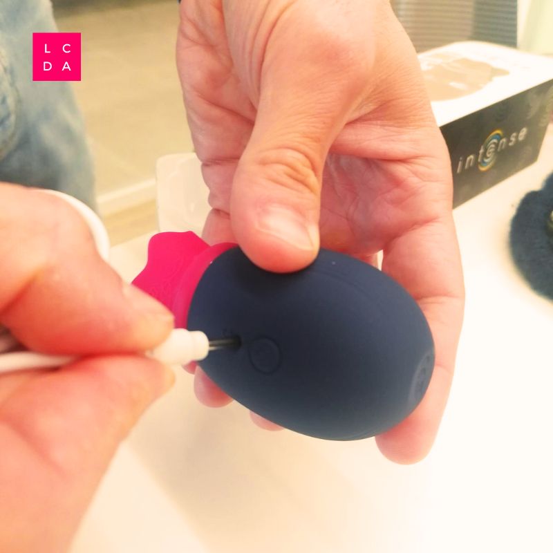 Intense-clit-simulator-charge-USB