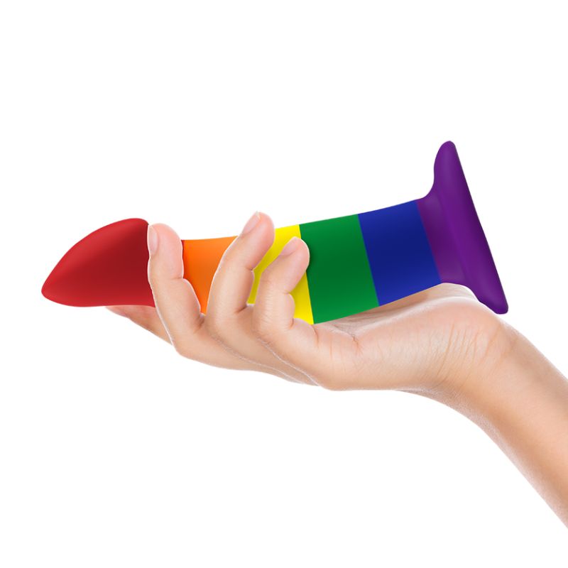 MYTHOLOGY Garrick 16 cm gay pride en main